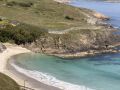 Playa de Canido, en Malpica, con varios bañistas que aprovecharon las temperaturas veraniegas