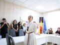 Luz Casal interpretando la canción 'Camarilñas' luego de recibir la medalla de "Filla Adoptiva" de la localidad