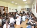El alumnado escucha los testimonios en su visita a la mina | cedida