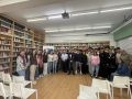 Carracedo y Mira con el alumnado del instituto de Baio