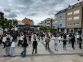 Os estudantes participando na foliada