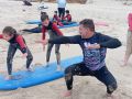 Práctica de surf terapéutico en Razo