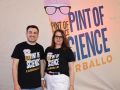 Carballo puso en marcha este lunes una nueva edición de Pint of Science con el químico David Castro y la historiadora Désirée Domínguez en el bar Marabú