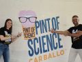 La cafetería del Pazo da Cultura se llenó en la segunda jornada del Pint of Science para las charlas del pediatra Alejandro Ávila y la biotecnóloga, Alba Vilariño