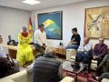 Besteiro con los afectados por el proyecto de la planta de biogás de A Laracha