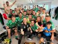 Los jugadores del Xallas, celebrando en el vestuario