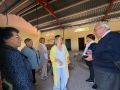 Cristina Capelán departiendo con los promotores del proyecto