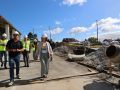 Luisa Piñeiro recorriendo las instalaciones para comprobar el alcance de las obras