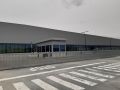 01 abril 2020 página 14A Laracha.- Los polígonos de la Costa da Morte mantienen una actividad casi nula en el estado de alarma En la foto centro logístico de Inditex en A Laracha