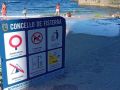 Uno de los nuevos carteles informativos en las playas de Fisterra