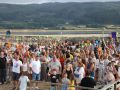 Decenas de personas participan en la protesta para exigir a Medio Ambiente la reapertura del canal que conecta la laguna con el mar