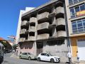Vista del edificio del número 19 de la rúa San Xoán Bautista que lleva 46 años paralizado y en el que se van a construir 14 viviendas