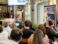 Un momento de la charla impartida por Ana Cambón en la cafetería Baños Vellos