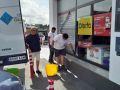 Esta mañana ya estaban reponiendo la cristalera rota por la que los ladrones accedieron al local