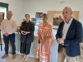 Enrique Tasende y Juan Carlos García flanqueando a Mónica y a Carmela del área de Cultura, durante la presentación del programa
