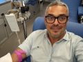 El alcalde de Carballo Daniel Pérez, donando sangre