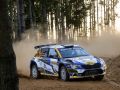El vehículo del piloto larachés en plena carrera