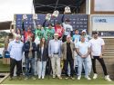 Podio de los premiados junto a las autoridades
