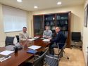 El alcalde de Laxe, durante el encuentro con Augas de Galicia