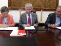 Firma del convenio para ceder una vivienda en Lema como casa de acogida de Cáritas