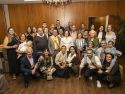 foto de familia de los asistentes a la fiesta de aniversario