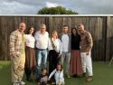 La homenajeada, en el centro, con su familia en la fiesta