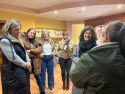 La diputada de Emprego y la alcaldesa en un comercio de Vimianzo