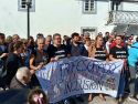 Representantes nacionalistas en una protesta contra los recortes educativos