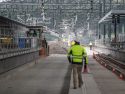 Un operario de Adif, en las obras de la estación intermodal de A Coruña