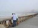 La densa niebla sorprendió este miércoles por la mañana a los coruñeses
