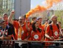 Aficionados del Básquet Coruña con botes de humo naranja durante el recibimiento al equipo el día del derbi contra el Obradoiro