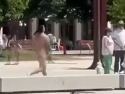 Corredor desnudo por La Marina