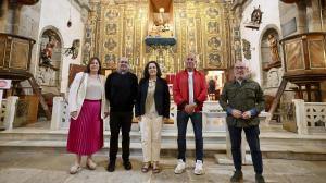 Vilela, Turnes, Do campo, Sar y Monteserín posando en el interior del santuario muxián