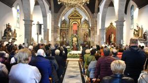 Una misa en el templo mariano de Cee