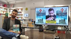 Rodrigo Costoya presentando su último libro