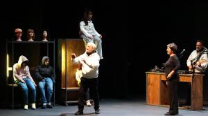 Pont Flotant representando este viernes en el Pazo la obra 'Adolescencia infinita'