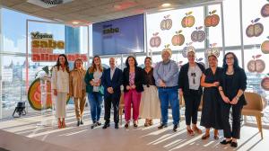 Foto de familia de los participantes en la V Jornada de Alimentación Saludable de Vegalsa-Eroski