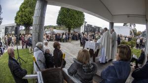 Misa y oración comunitaria en el cementerio de Carballo este sábado