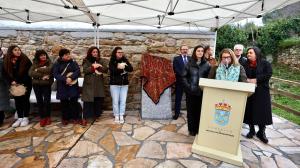 Acto de homenaje en Mens antes del descubrimiento de la placa