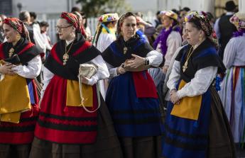 A Laracha celebrou o Día das Letras Galegas cunha exhibición de música e baile tradicional