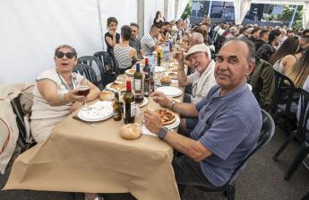 Más de 400 personas disfrutaron este domingo de la pulpada de San Román que tuvo lugar en Cabovilaño, A Laracha