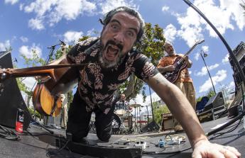 The Mean Devils ponen a bailar a los carballeses en el Rockin