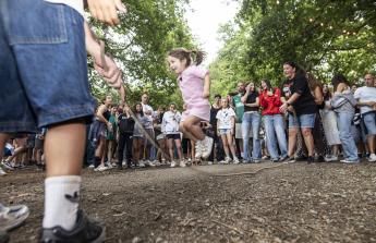 Los carballeses despidieron el San Xoán con la fiesta más familiar en el bosque do Añón