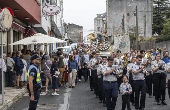 La lluvia no hizo mella en la devoción de los laracheses que acompañaron a su patrona en su día grande