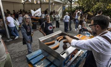 Una actividad festiva organizada por la asociaciòn O Quinteiro de Buño