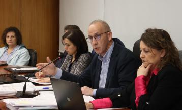 El alcalde de Coristanco, Juan García, en una sesión del pleno municipal