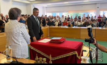 Toma posesión nuevo alcalde de Carballo