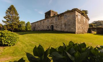 Vista del Pazo Vilar de Francos en Carballo