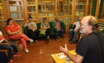 Conversa con XRon, de Chévere, este miércoles en Carballo