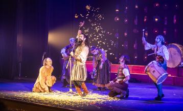 Una escena de la función 'Farra' este domingo